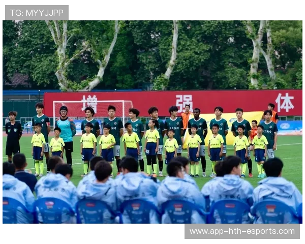 足球球童恶作剧！被主裁当场驱逐